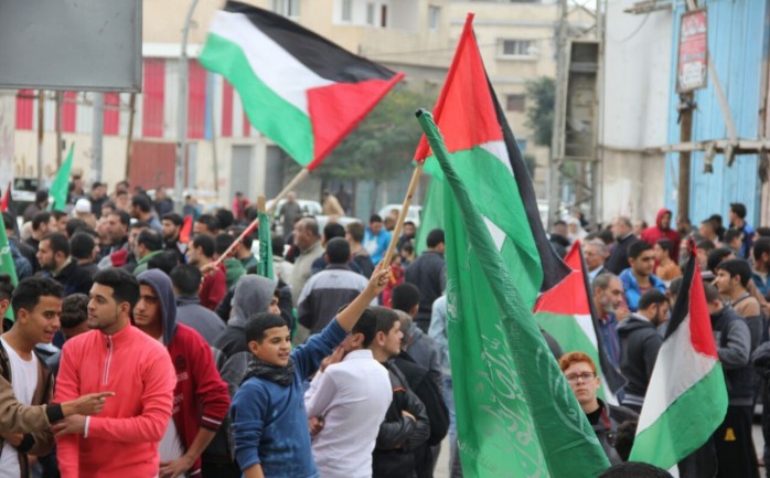 دعت حركة المقاومة الإسلامية "حماس" مساء الجمعة، إلى مواصلة الفعاليات الداعمة للقدس والرافضة لقرار الرئيس الأميركي دونالد ترمب.